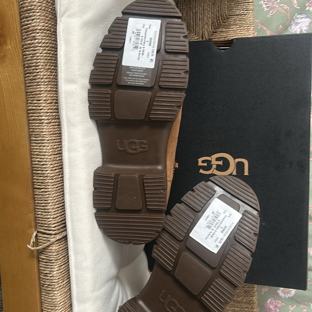 Ugg mens waterproof suede boot - Picture 2 of 7